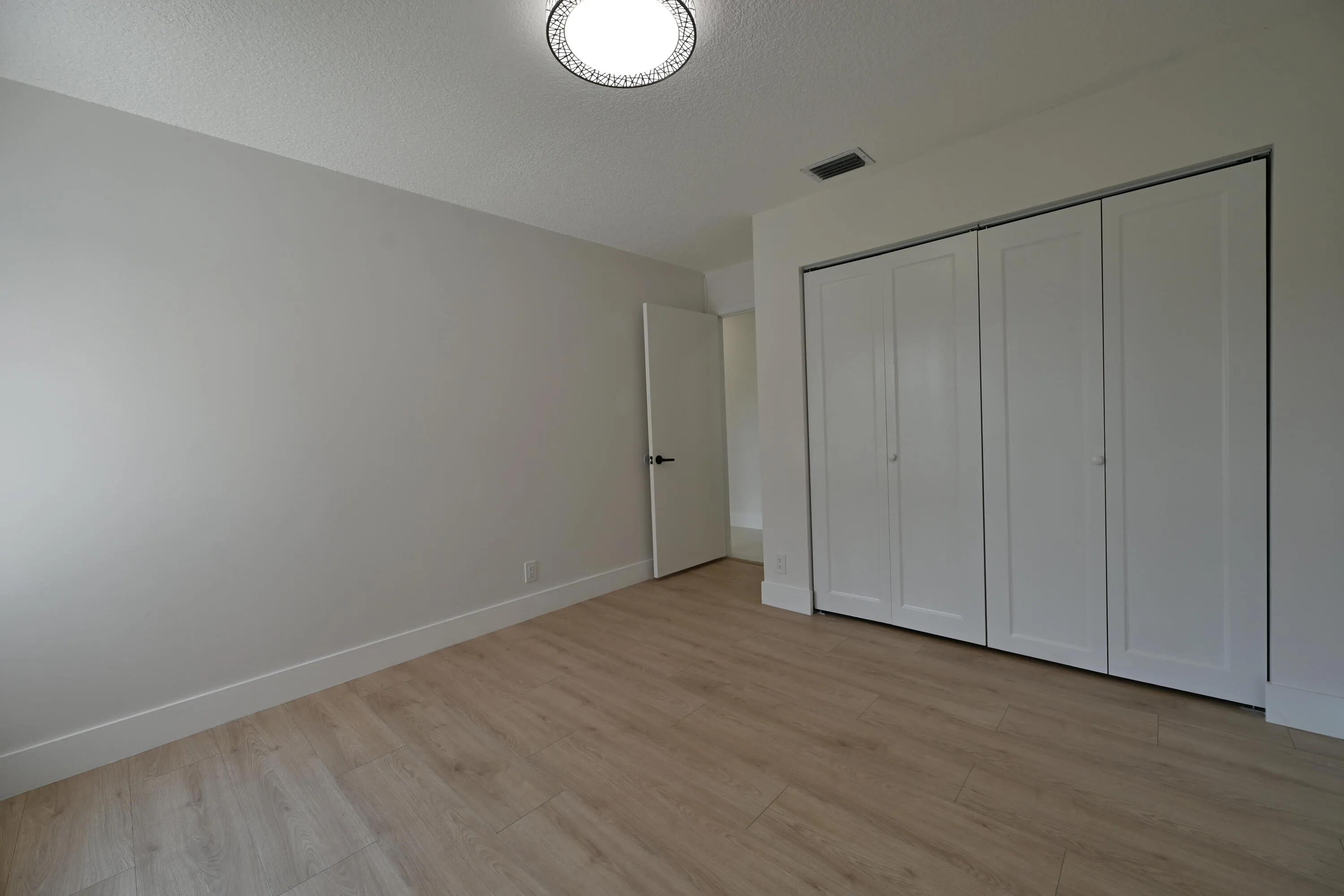Guest Bedroom 1_2