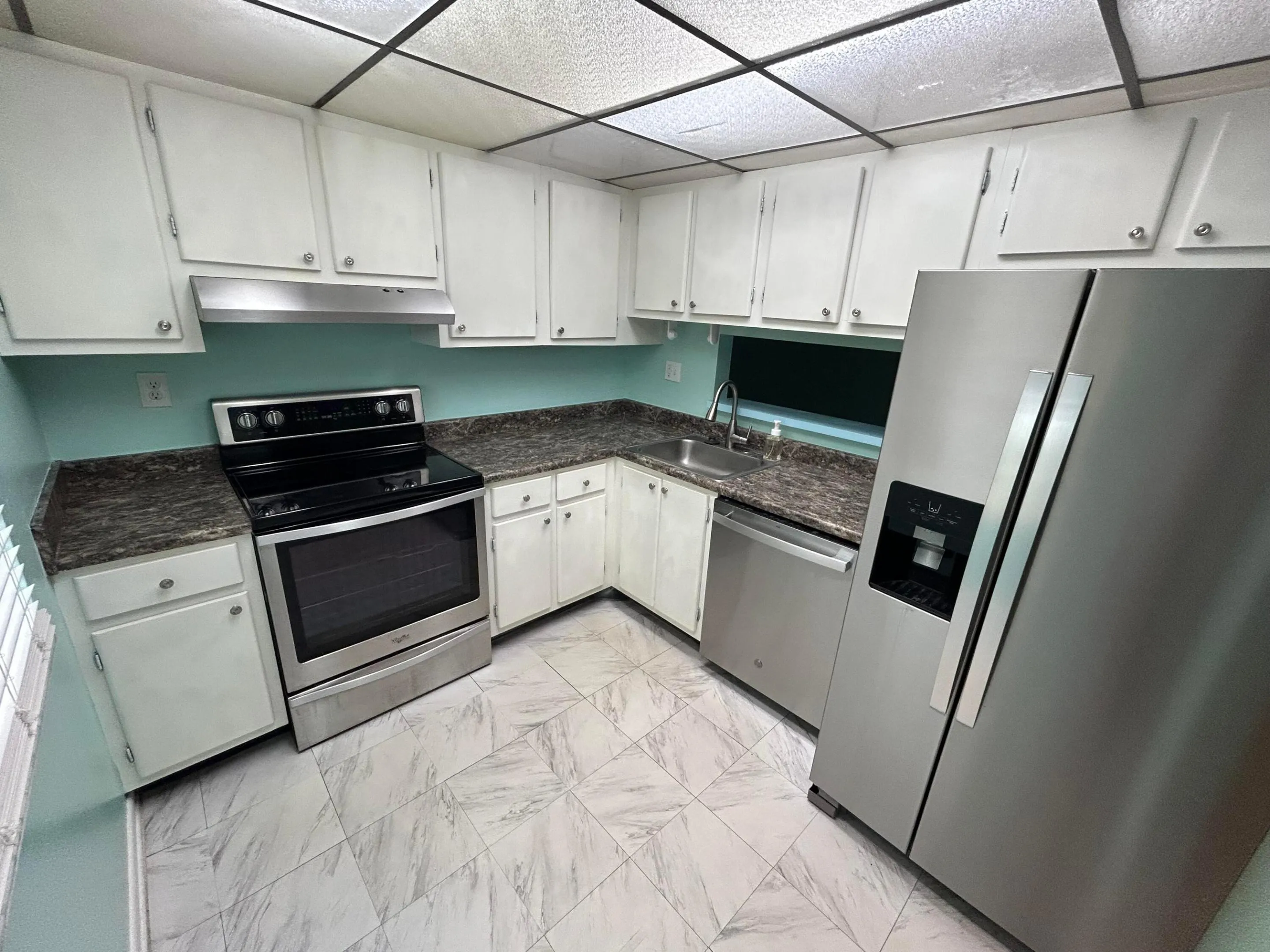 210 Kitchen 1