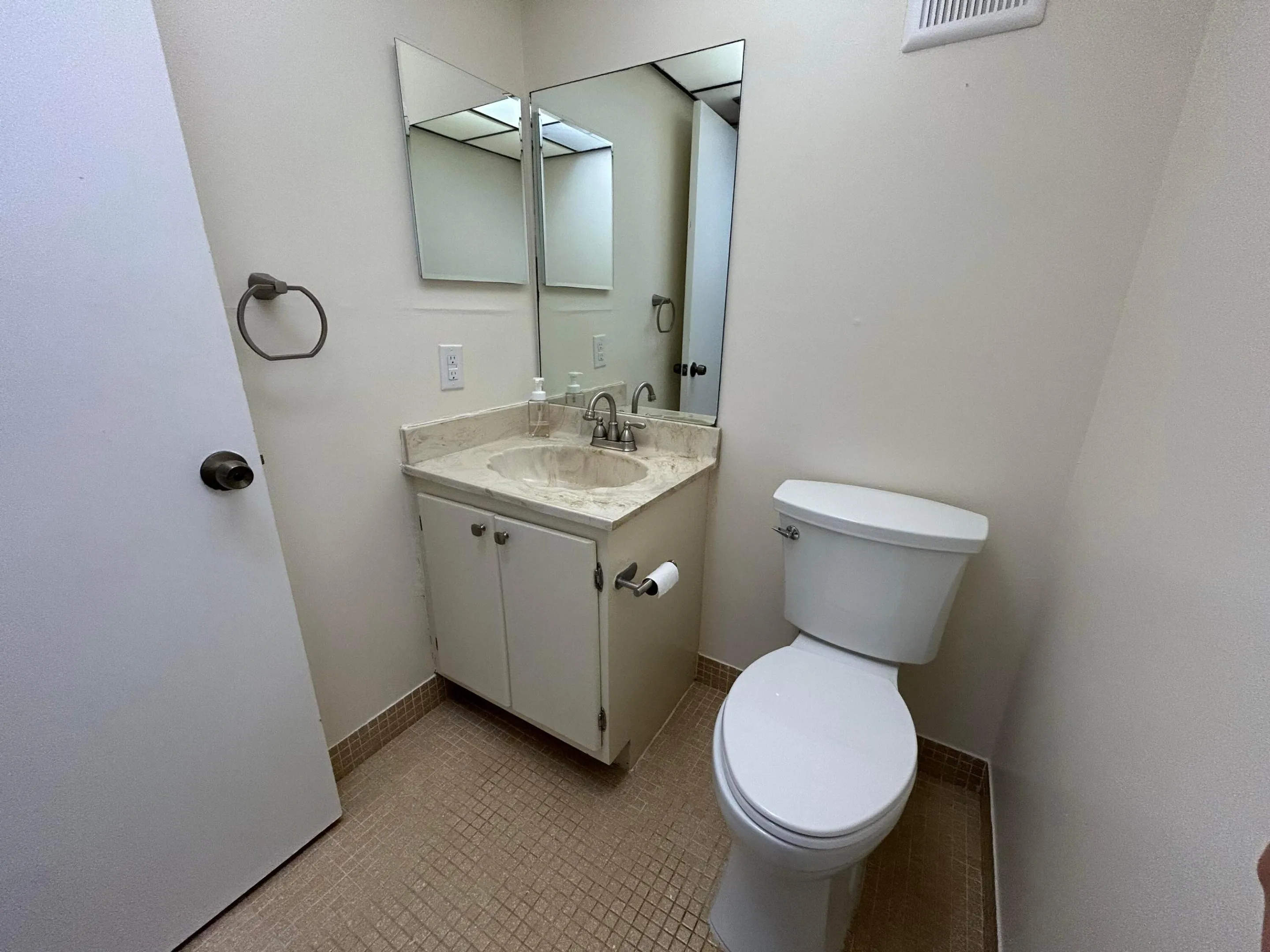1/2 Bath