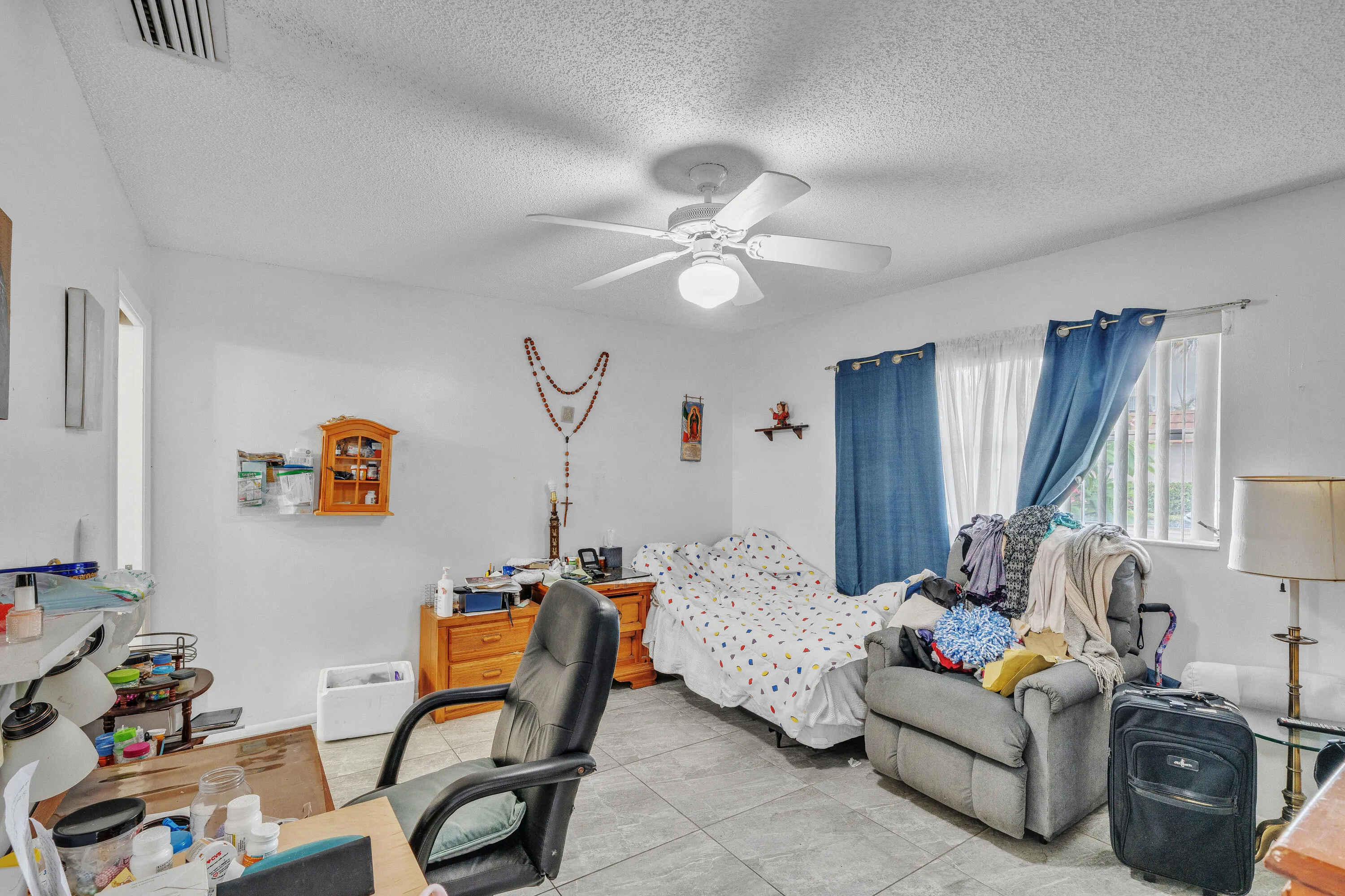 15 Primary Bedroom (2)