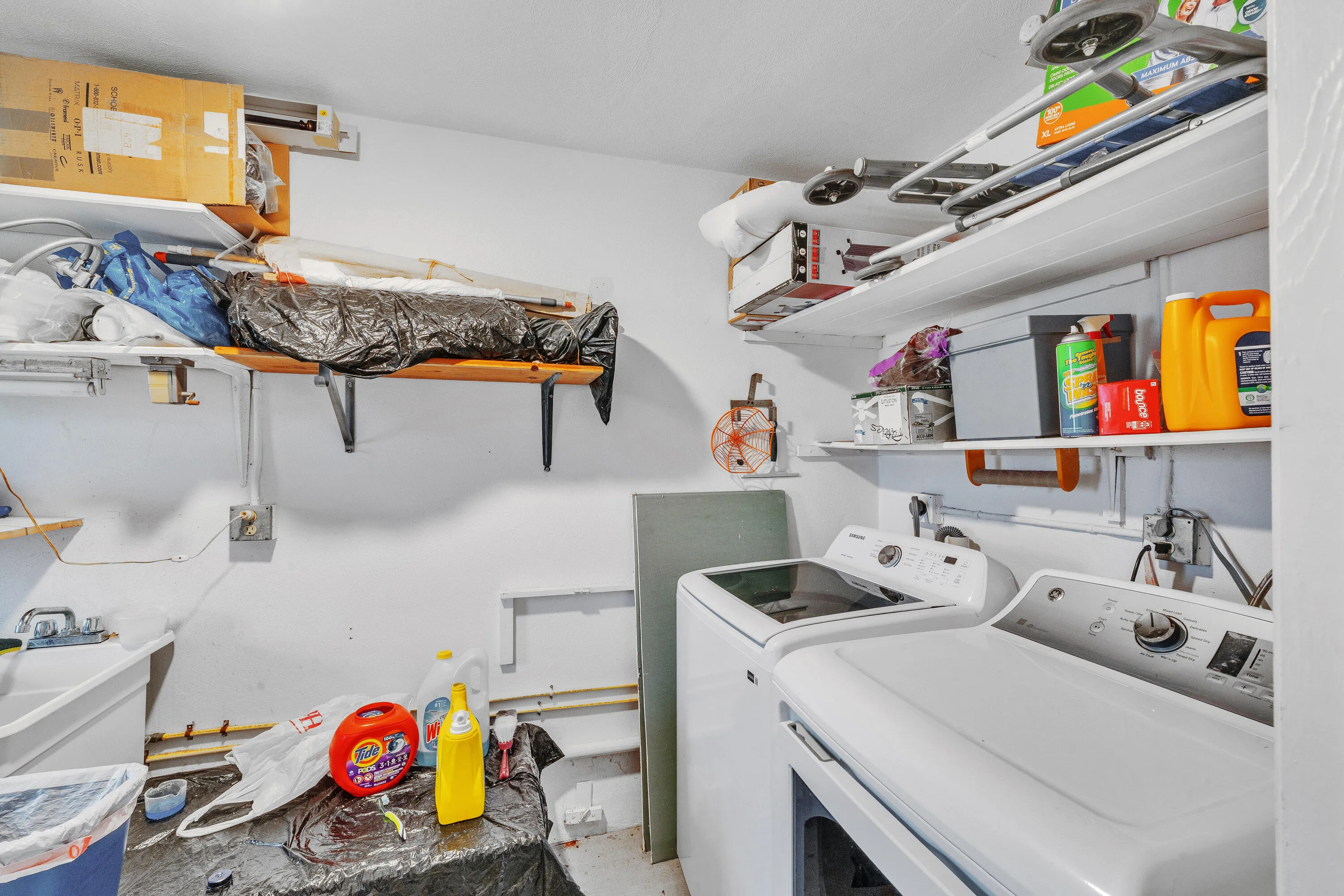 11 Laundry Room (1)