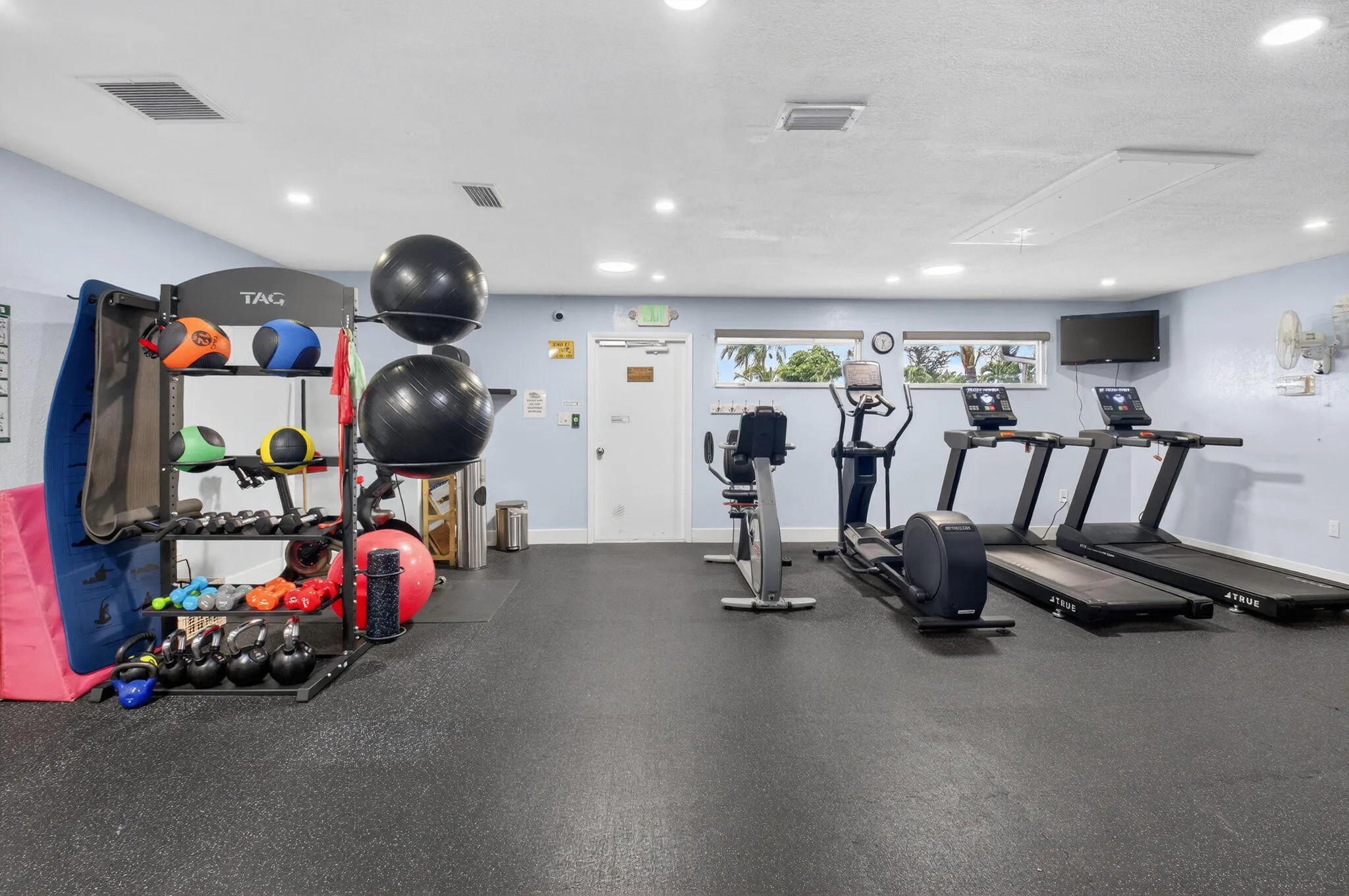 Woodlake gym-1