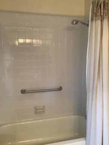 Master Tub/Shower