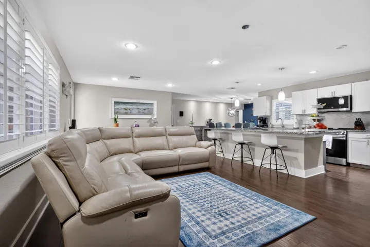 Living/Kitchen