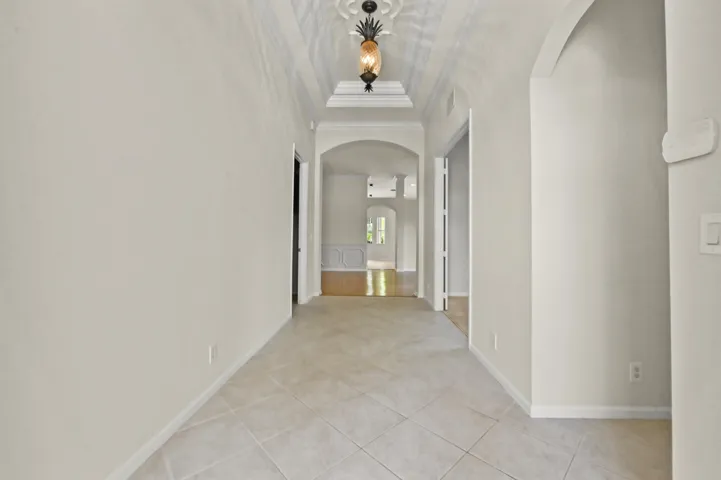 04 Hallway 01