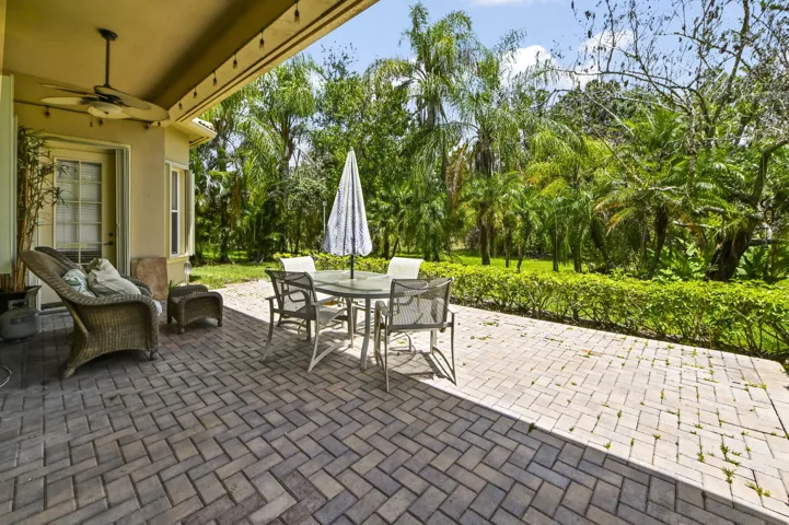 33 Patio 01
