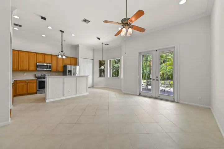 21 Family room 04
