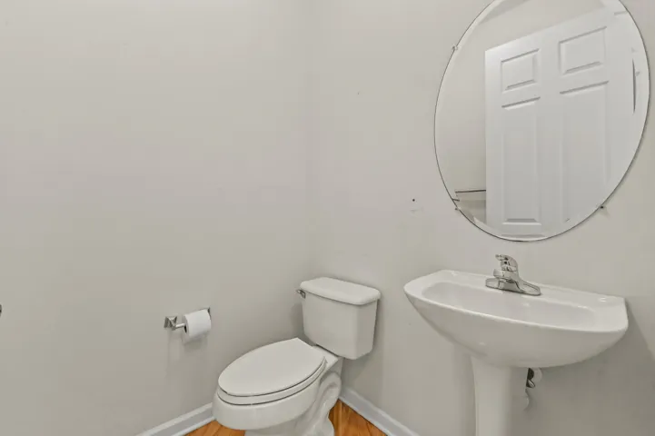 25 Bathroom 01