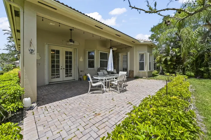 34 Patio 02