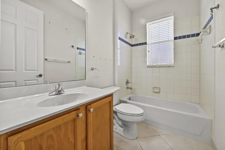 11 Bathroom 01
