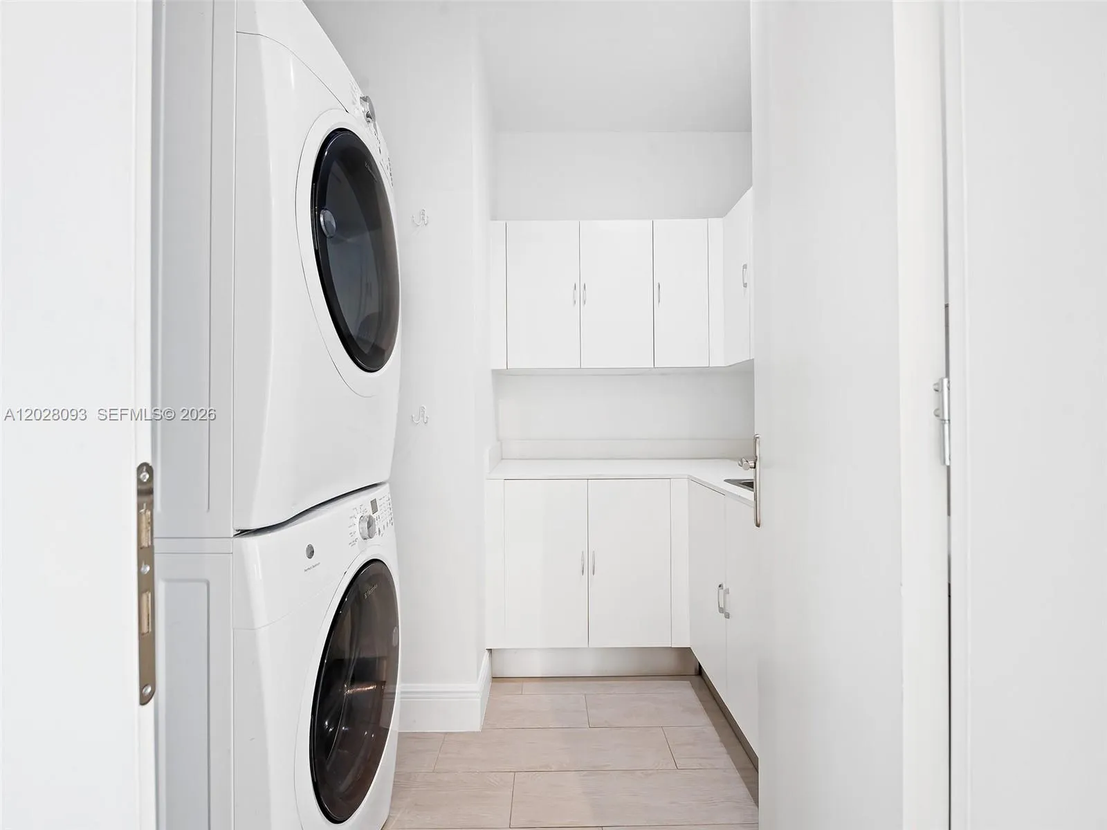 Full Size Laundry Room