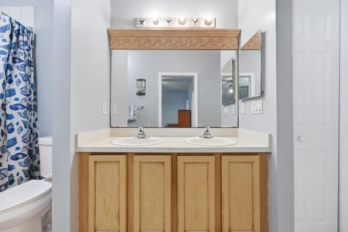 Second bath connected to bedroom and loft