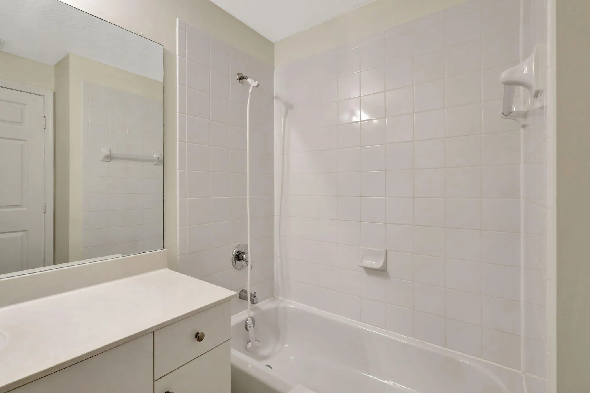 Main Floor Full Bath