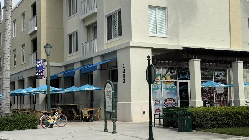 Outdoor dining available