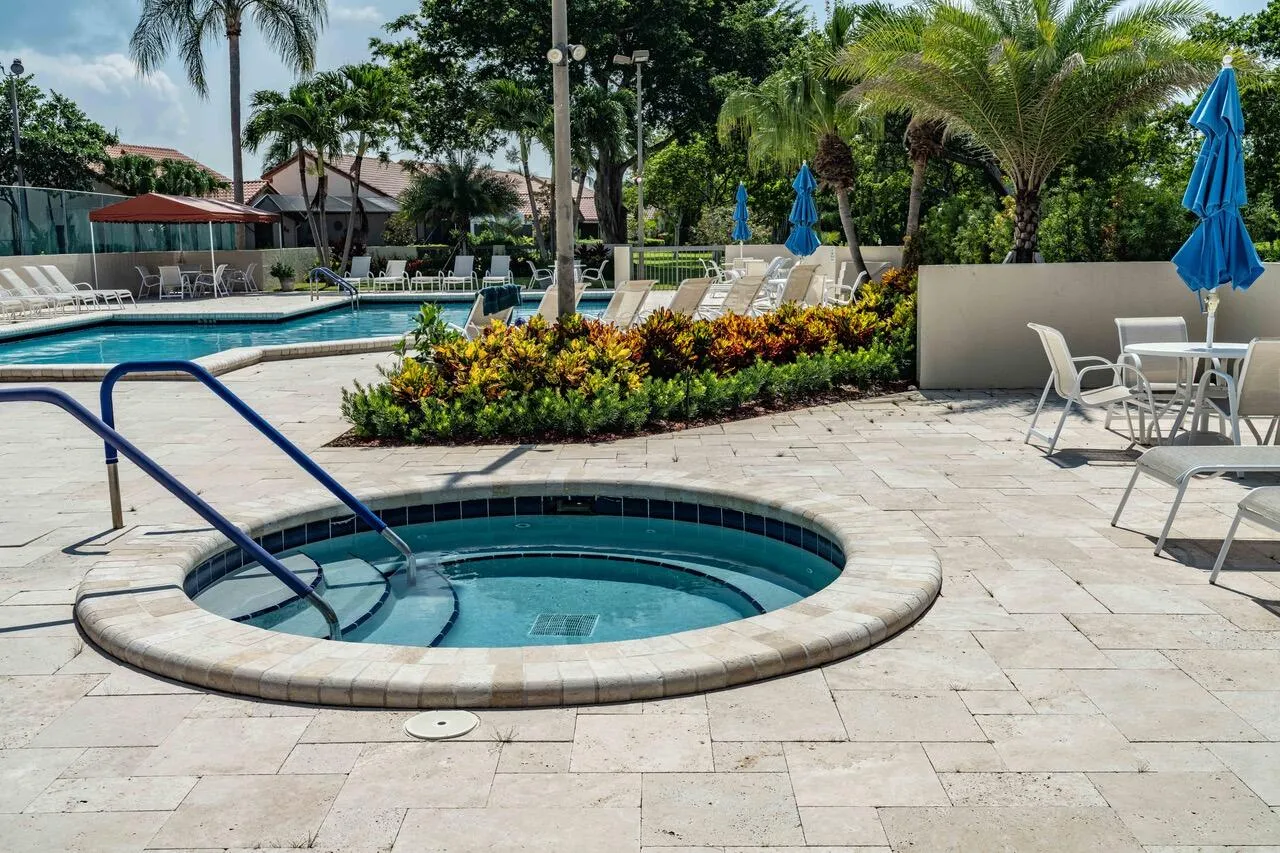 Waterside Jacuzzi Pool