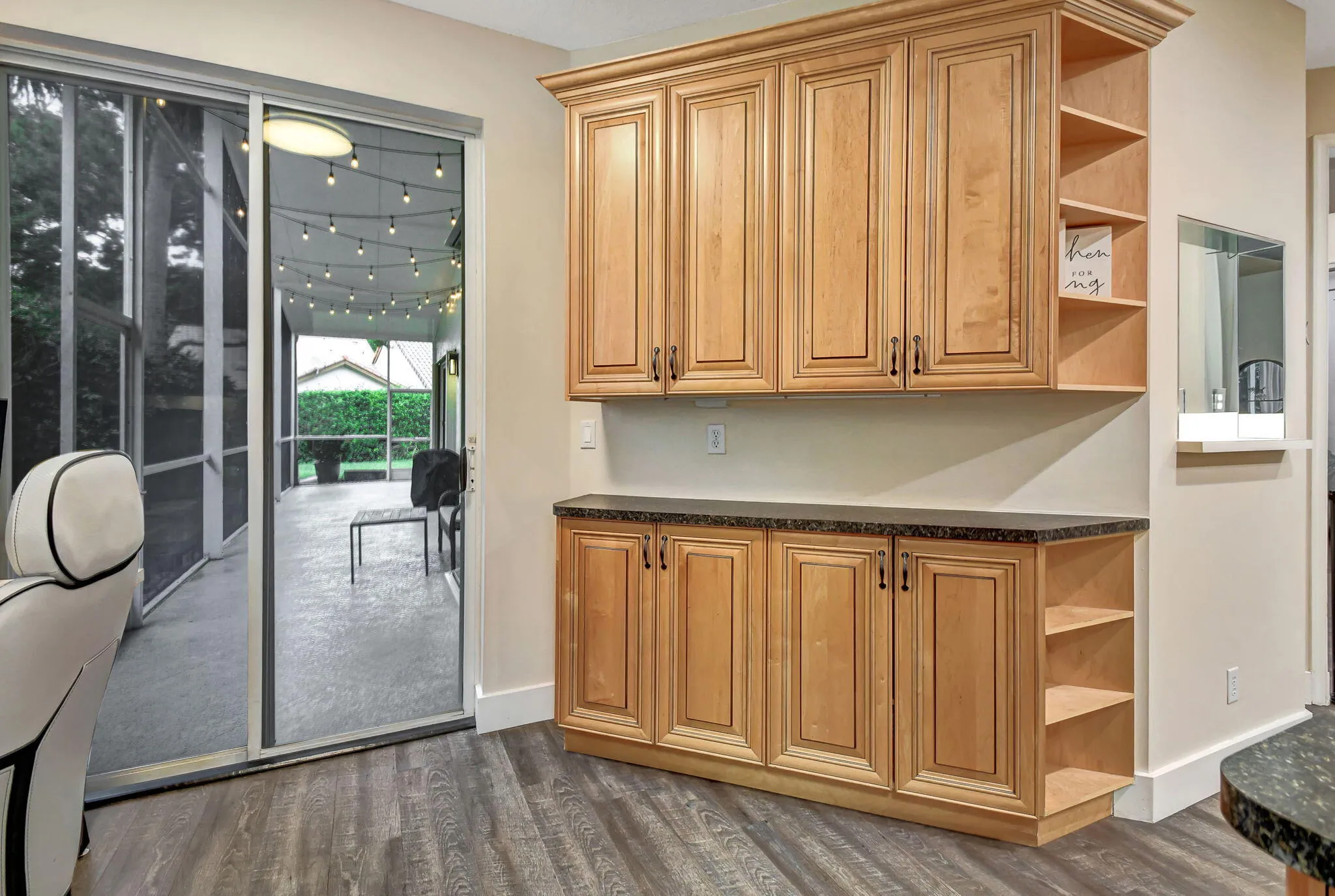 Eat in kitchen/office