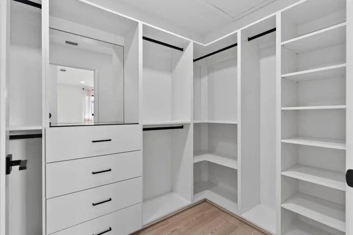 Walking closet