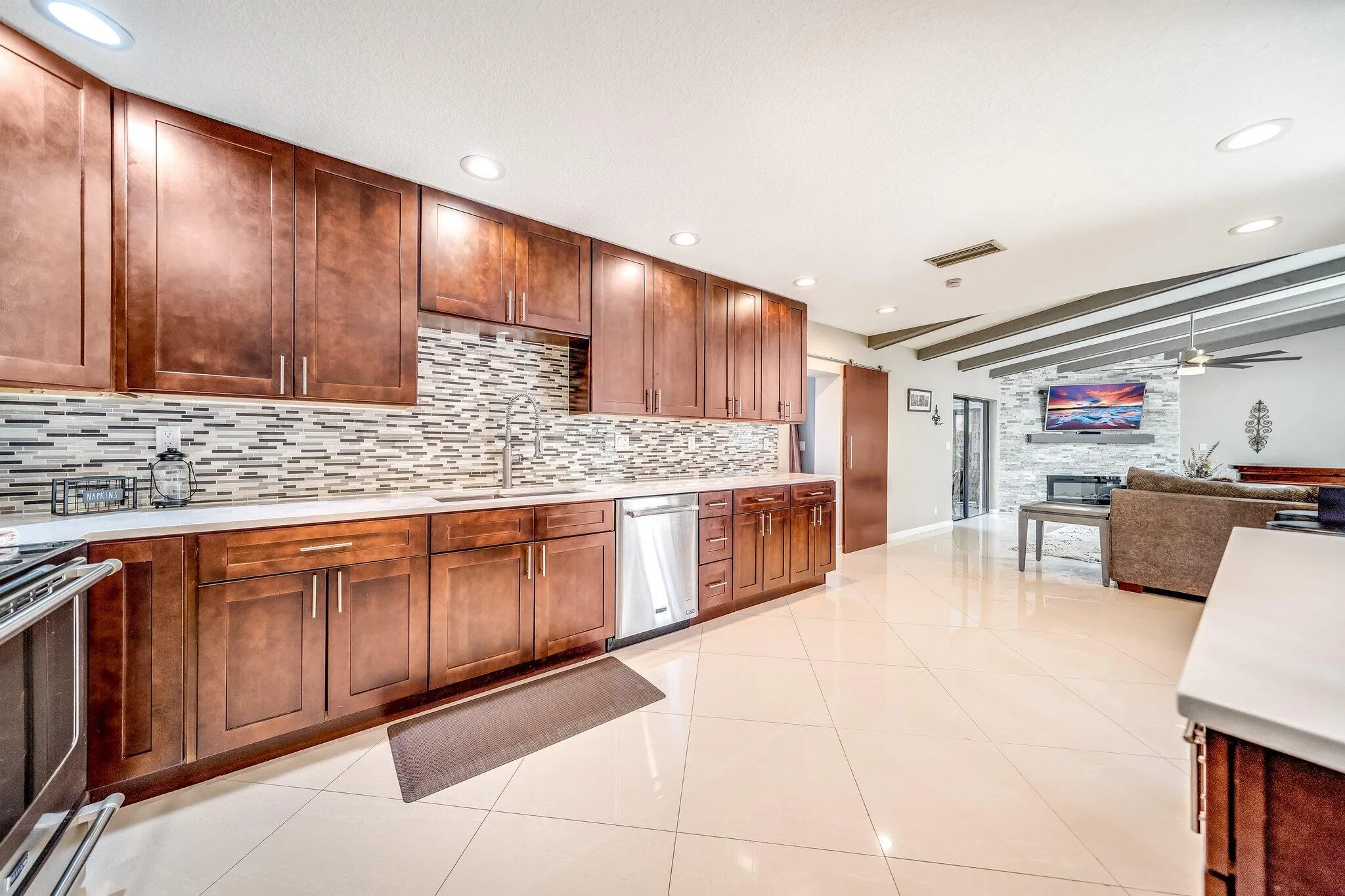 24-web-or-mls-JOY07713