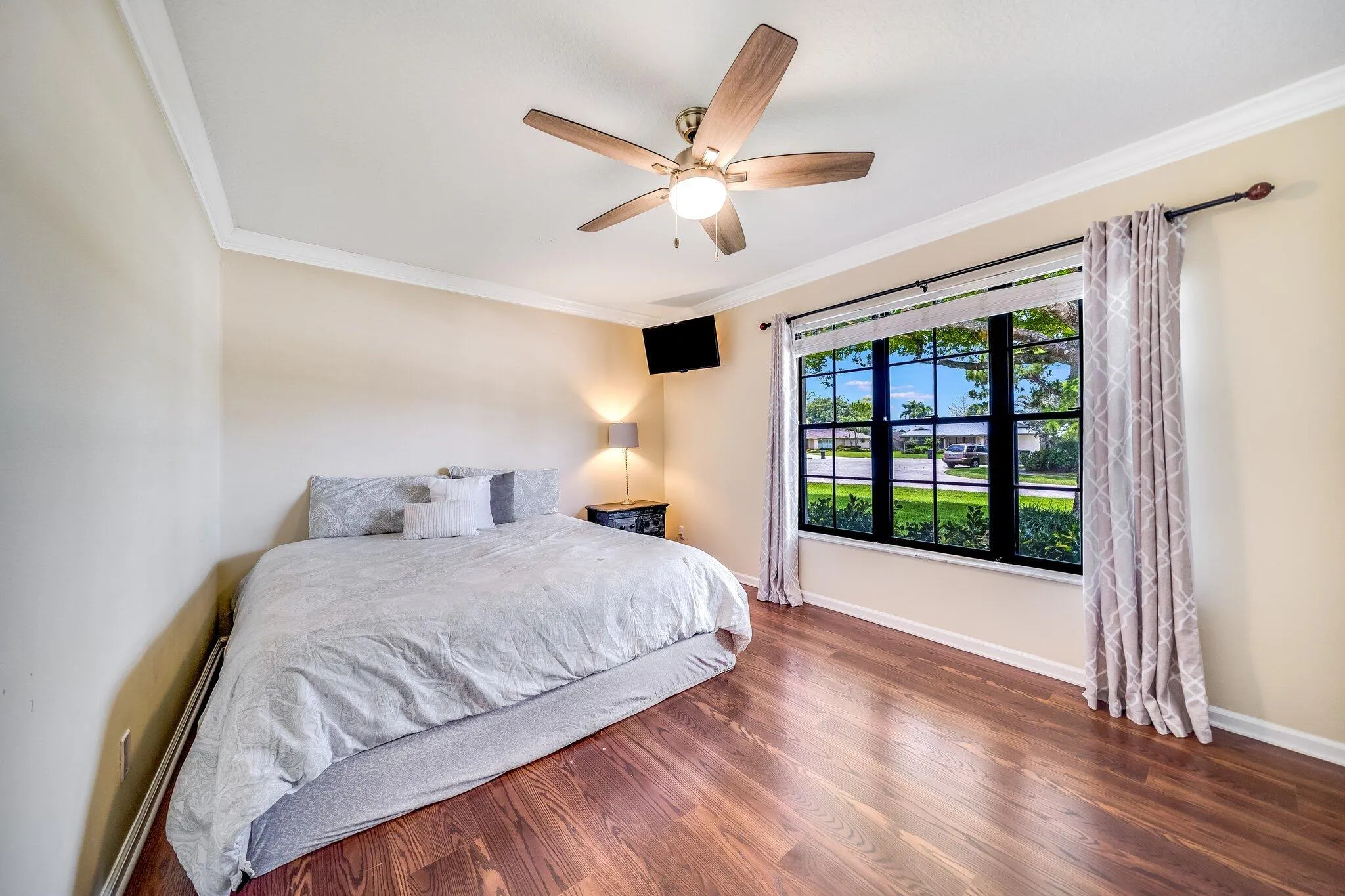 34-web-or-mls-JOY07749