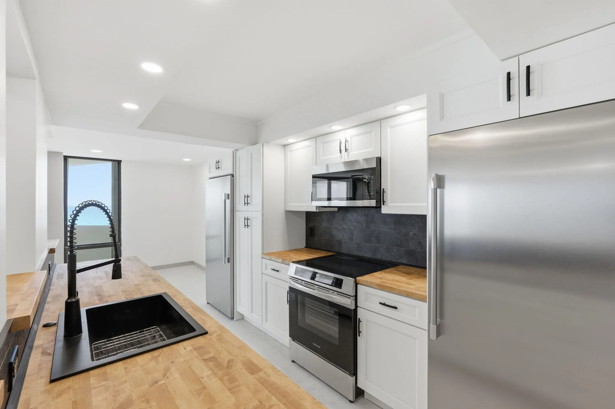 30-web-or-mls-5460_N_Ocean_Dr_Apt_6A_030
