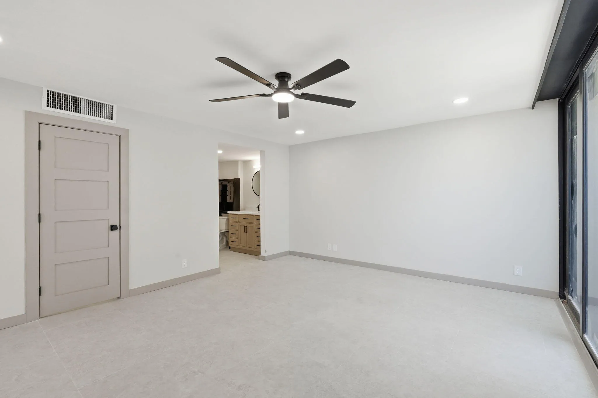 14-web-or-mls-5460_N_Ocean_Dr_Apt_6A_014