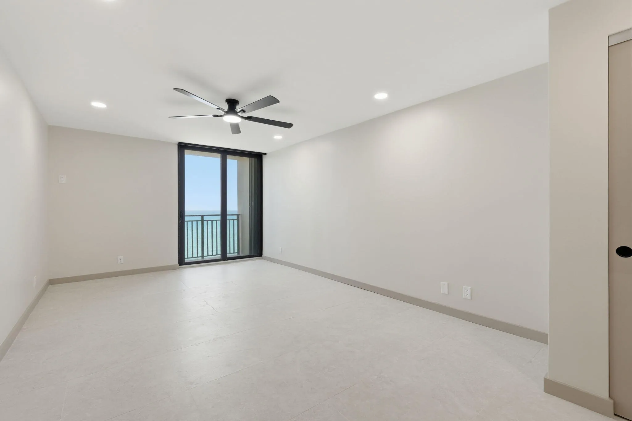 4-web-or-mls-5460_N_Ocean_Dr_Apt_6A_004