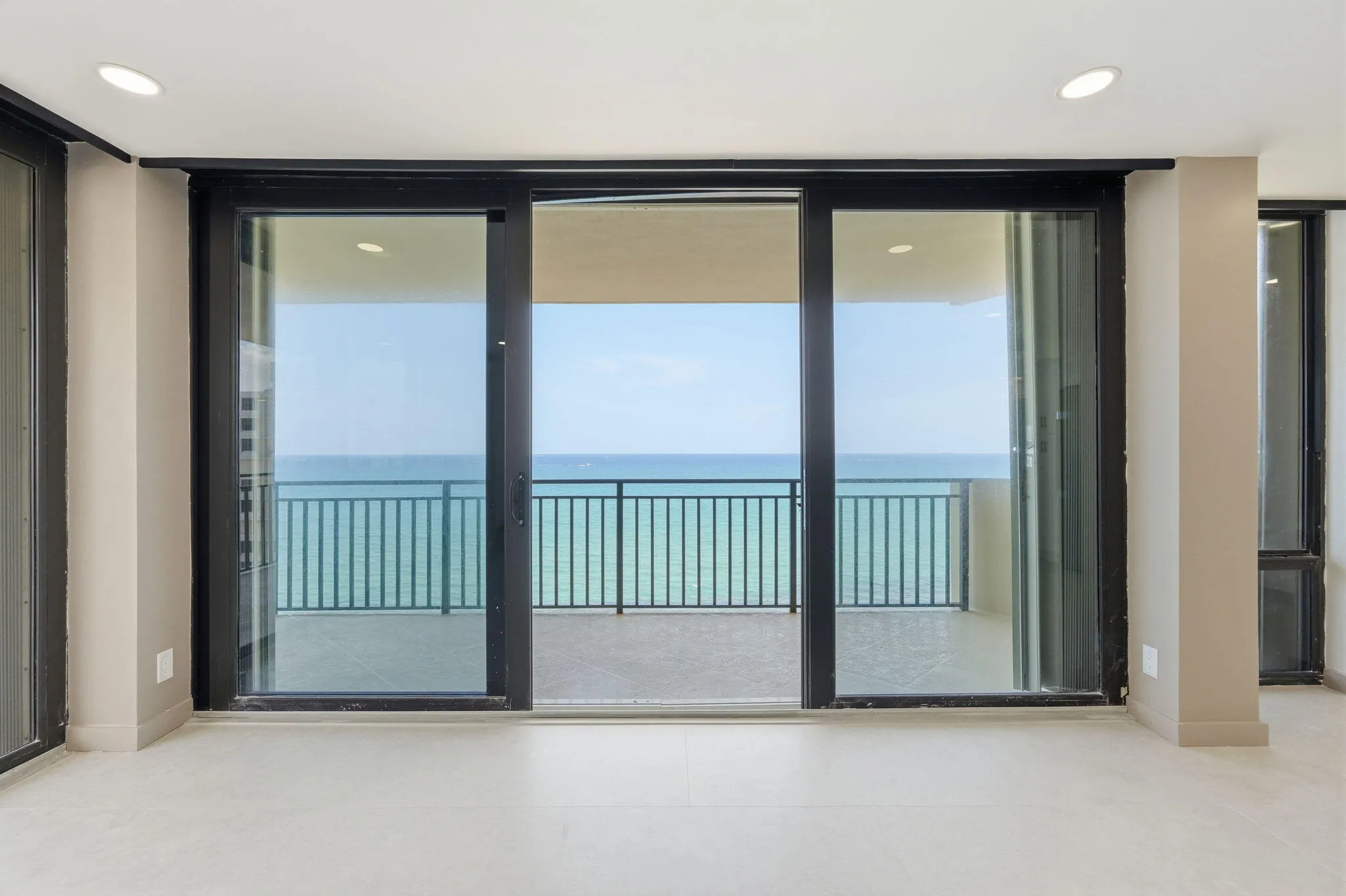 25-web-or-mls-5460_N_Ocean_Dr_Apt_6A_025