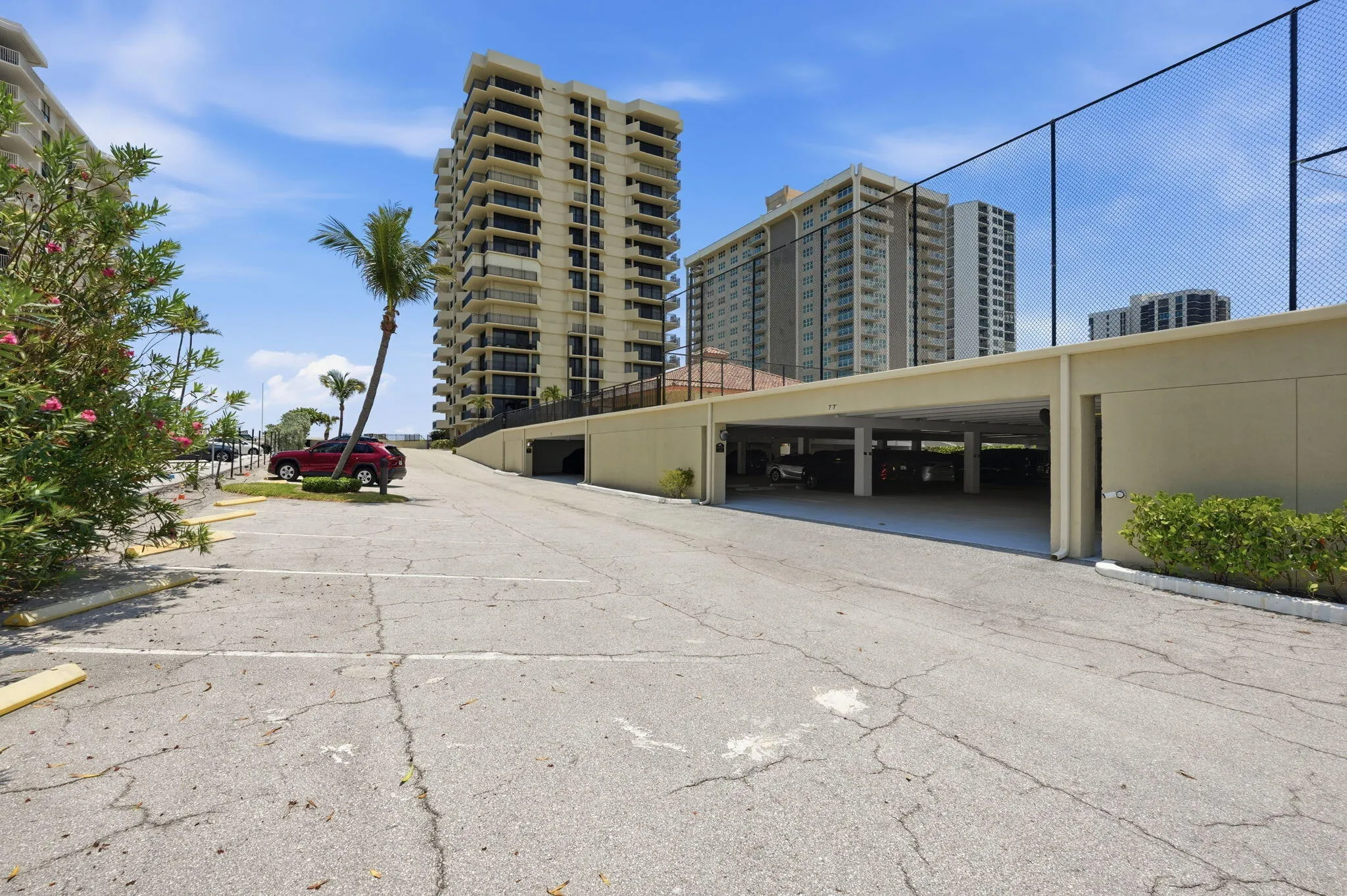 3-web-or-mls-5460_N_Ocean_Dr_Apt_6A_003