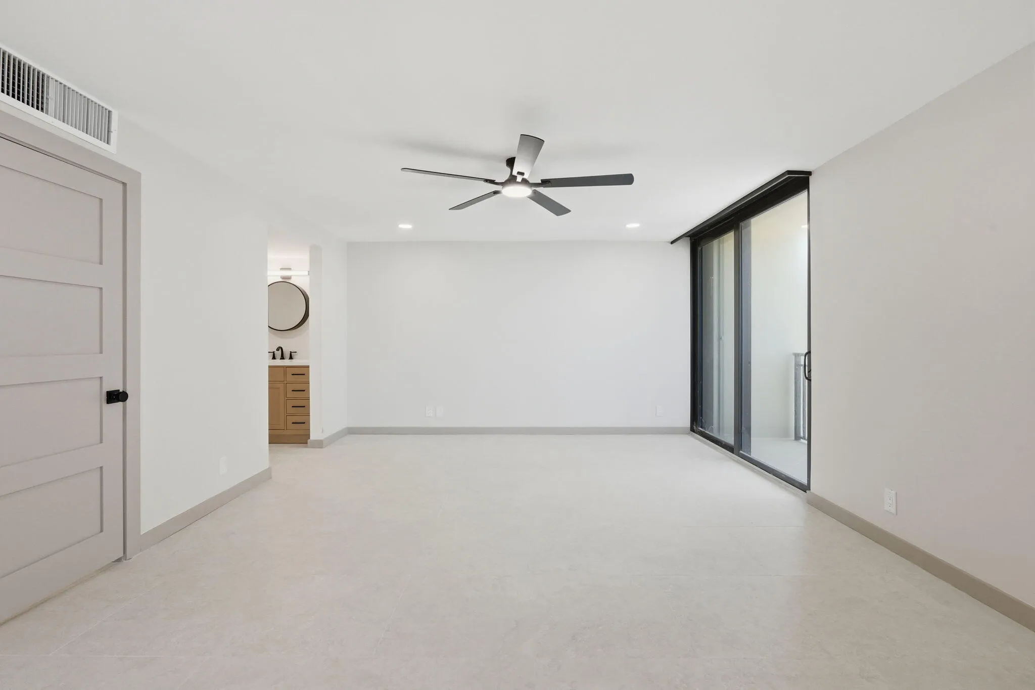 10-web-or-mls-5460_N_Ocean_Dr_Apt_6A_010