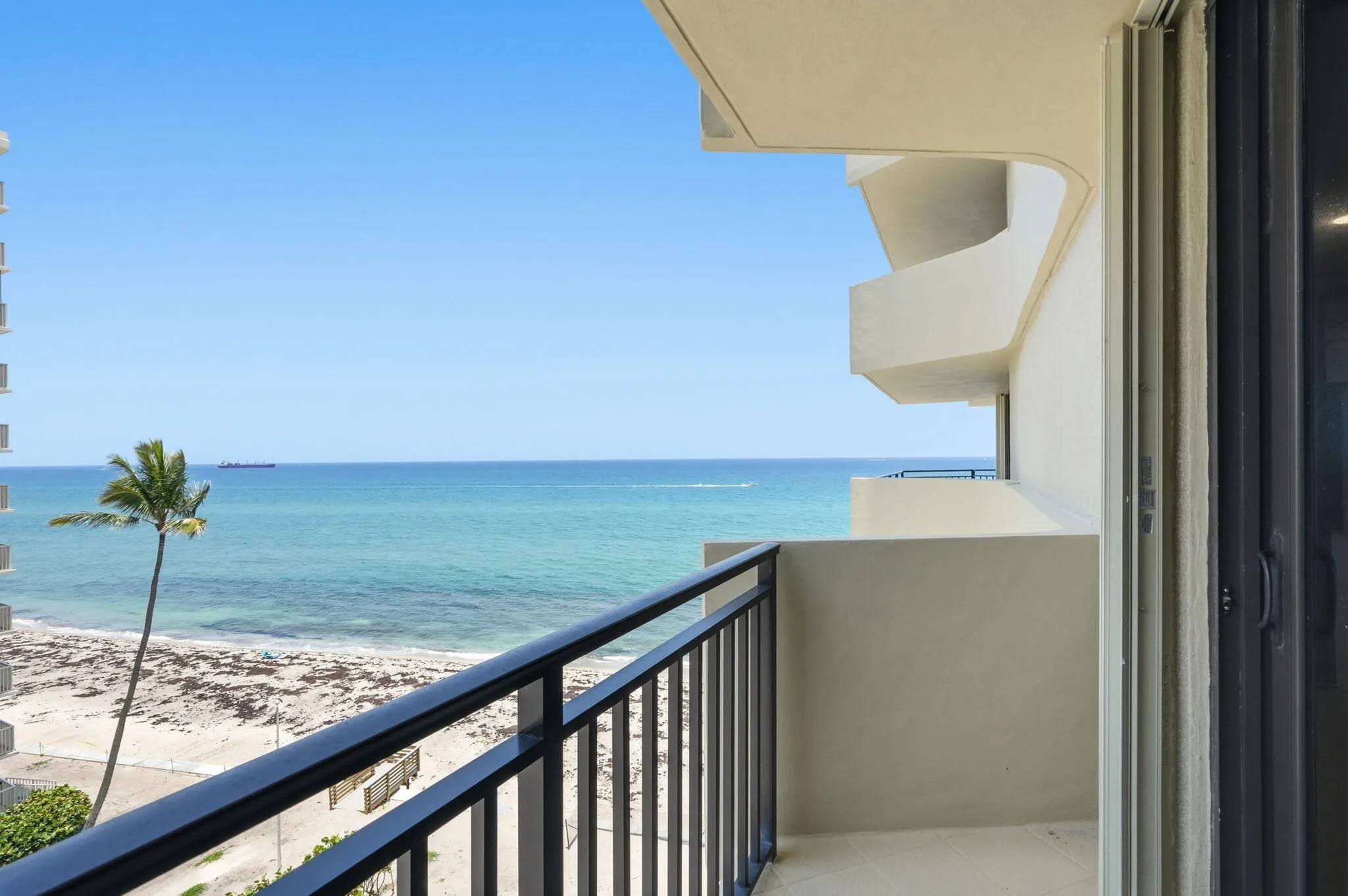 17-web-or-mls-5460_N_Ocean_Dr_Apt_6A_017