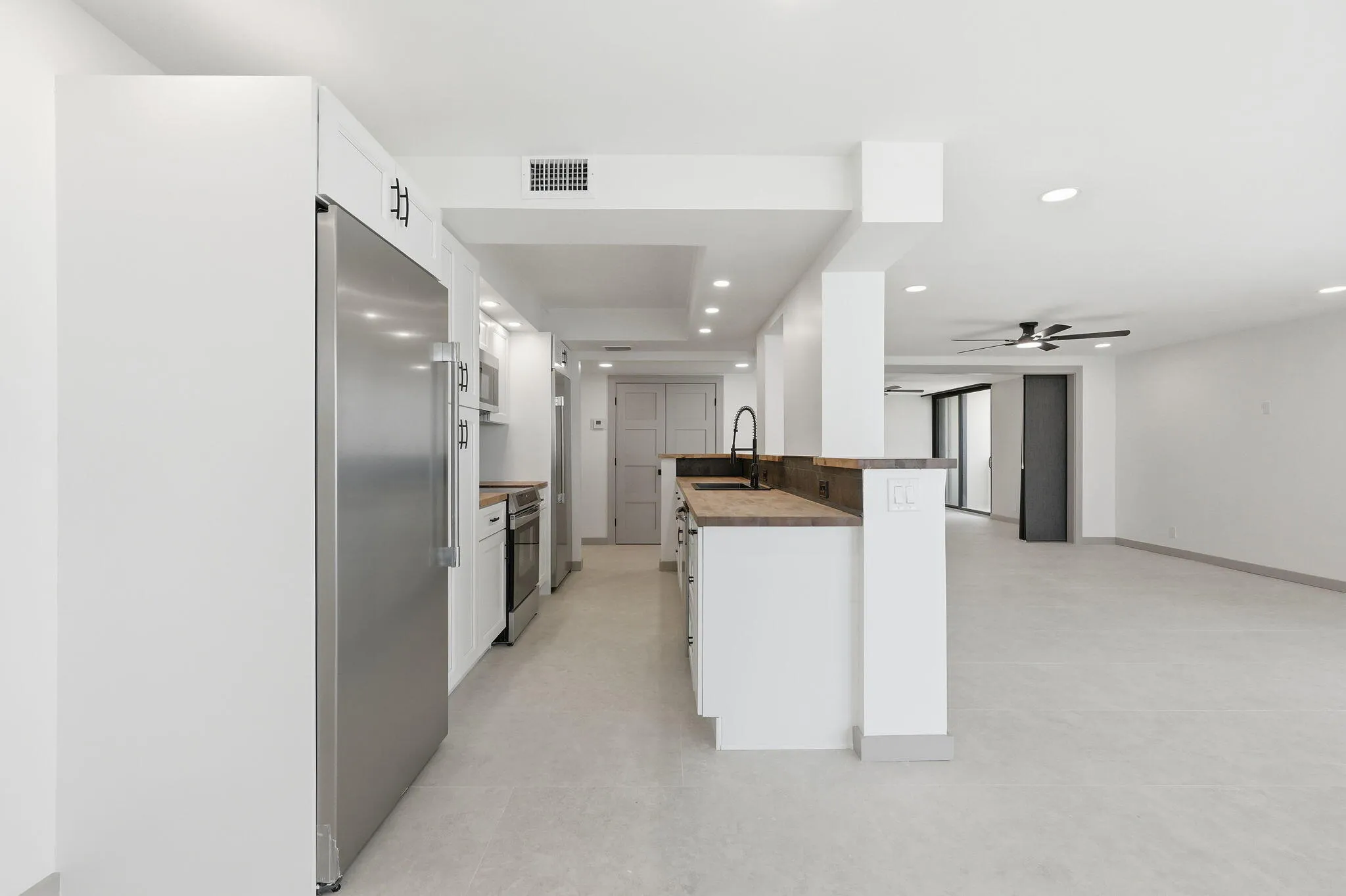 31-web-or-mls-5460_N_Ocean_Dr_Apt_6A_031