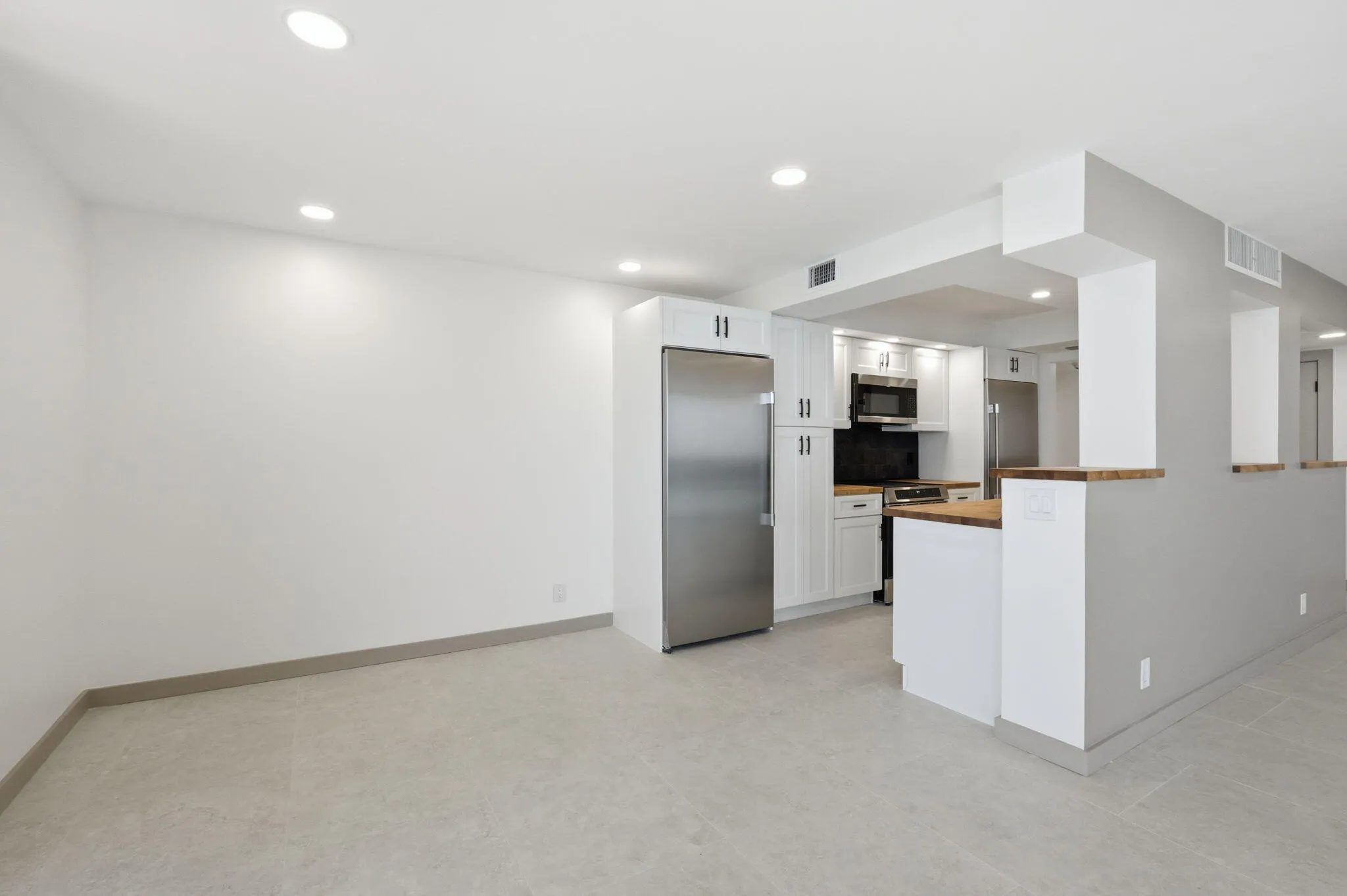 27-web-or-mls-5460_N_Ocean_Dr_Apt_6A_027