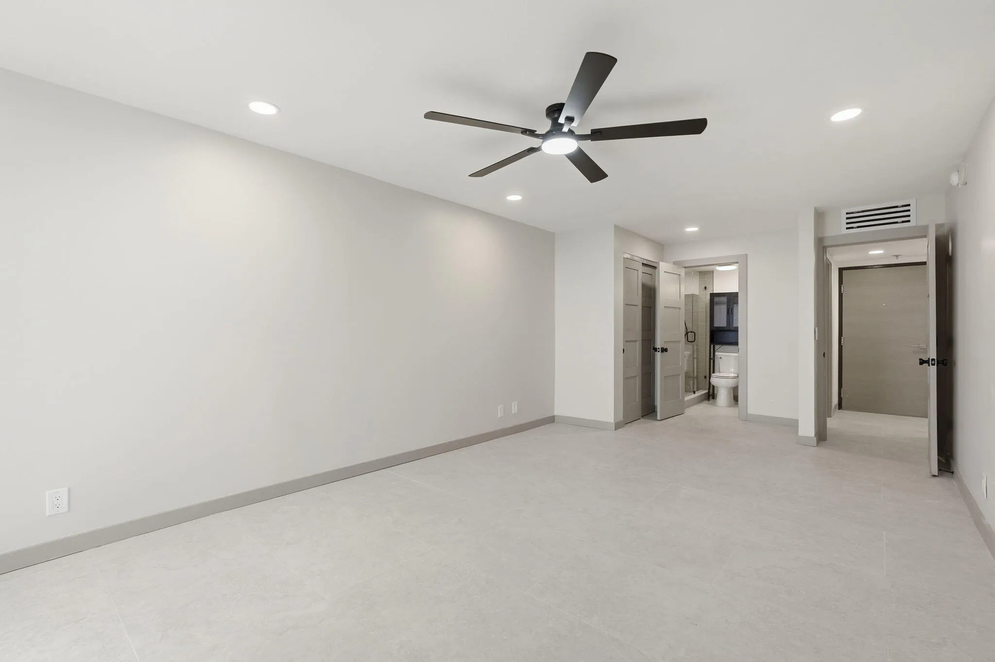 5-web-or-mls-5460_N_Ocean_Dr_Apt_6A_005