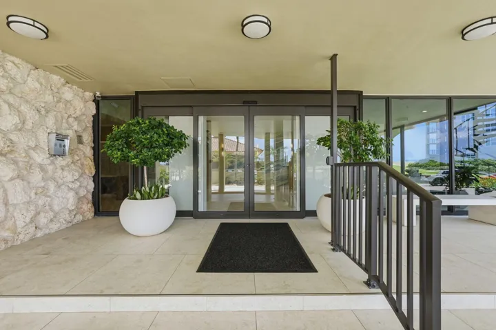 45-web-or-mls-5460_N_Ocean_Dr_Apt_6A_045