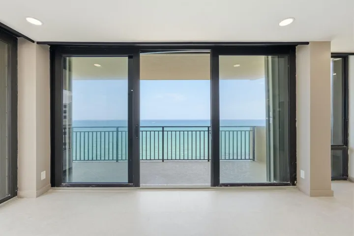 25-web-or-mls-5460_N_Ocean_Dr_Apt_6A_025
