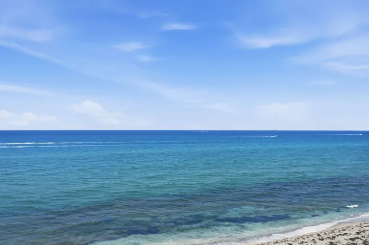 35-web-or-mls-5460_N_Ocean_Dr_Apt_6A_035