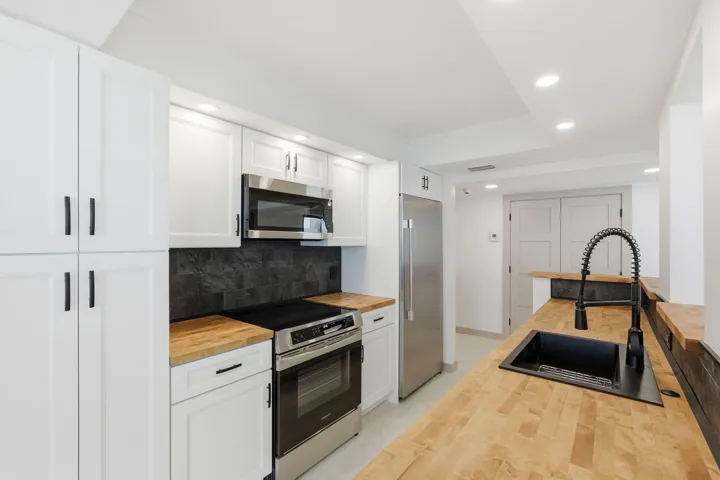 32-web-or-mls-5460_N_Ocean_Dr_Apt_6A_032