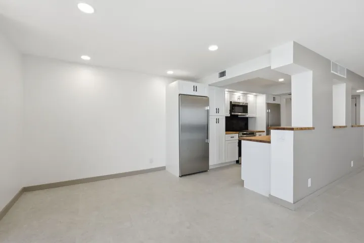 27-web-or-mls-5460_N_Ocean_Dr_Apt_6A_027