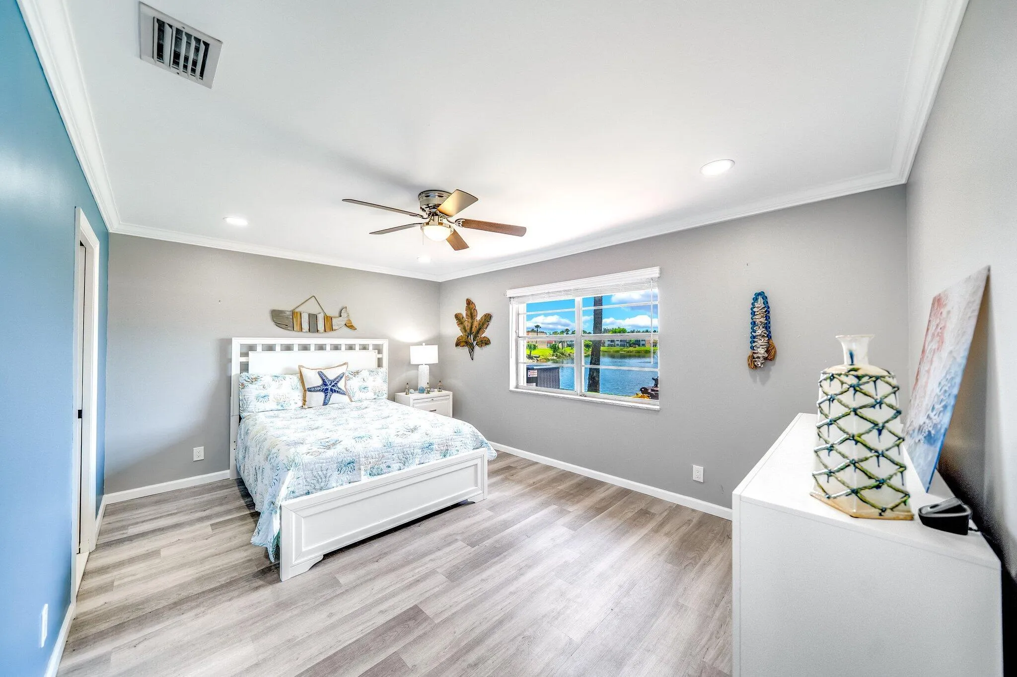 Primary Bedroom / Lakeview