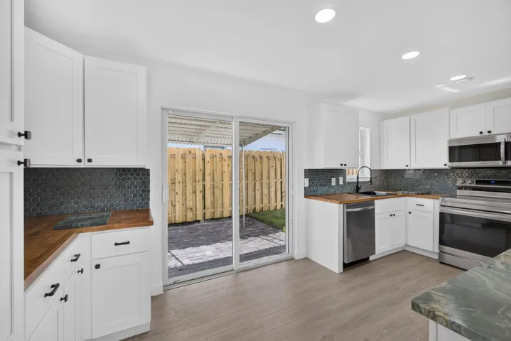 Eat in kitchen & access to covered patio