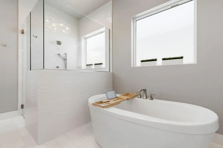 Unwind from the day in this luxurious soaking bath