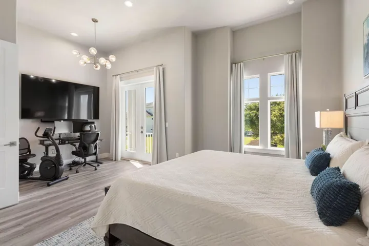 2nd Floor Guest Ensuite complete with private balcony.