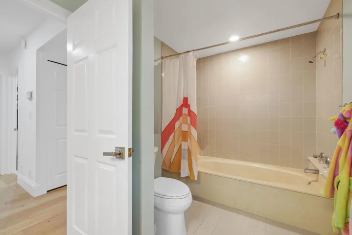 Full bathroom #3