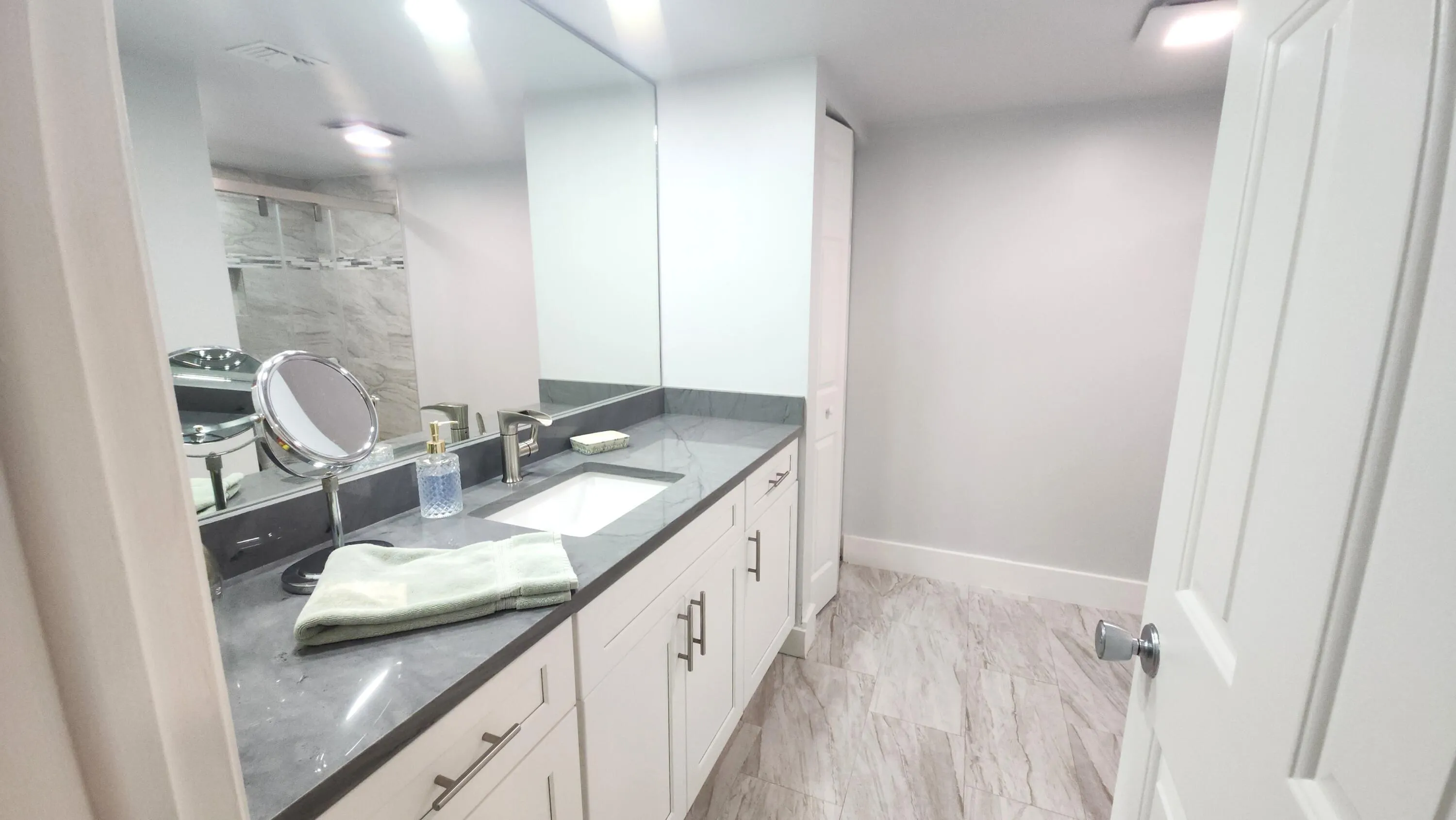 2nd bathroom