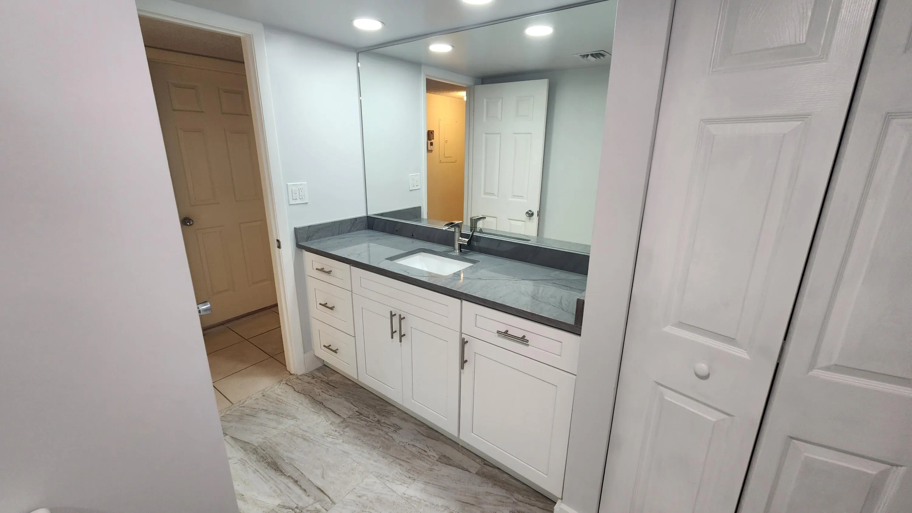 2nd bathroom