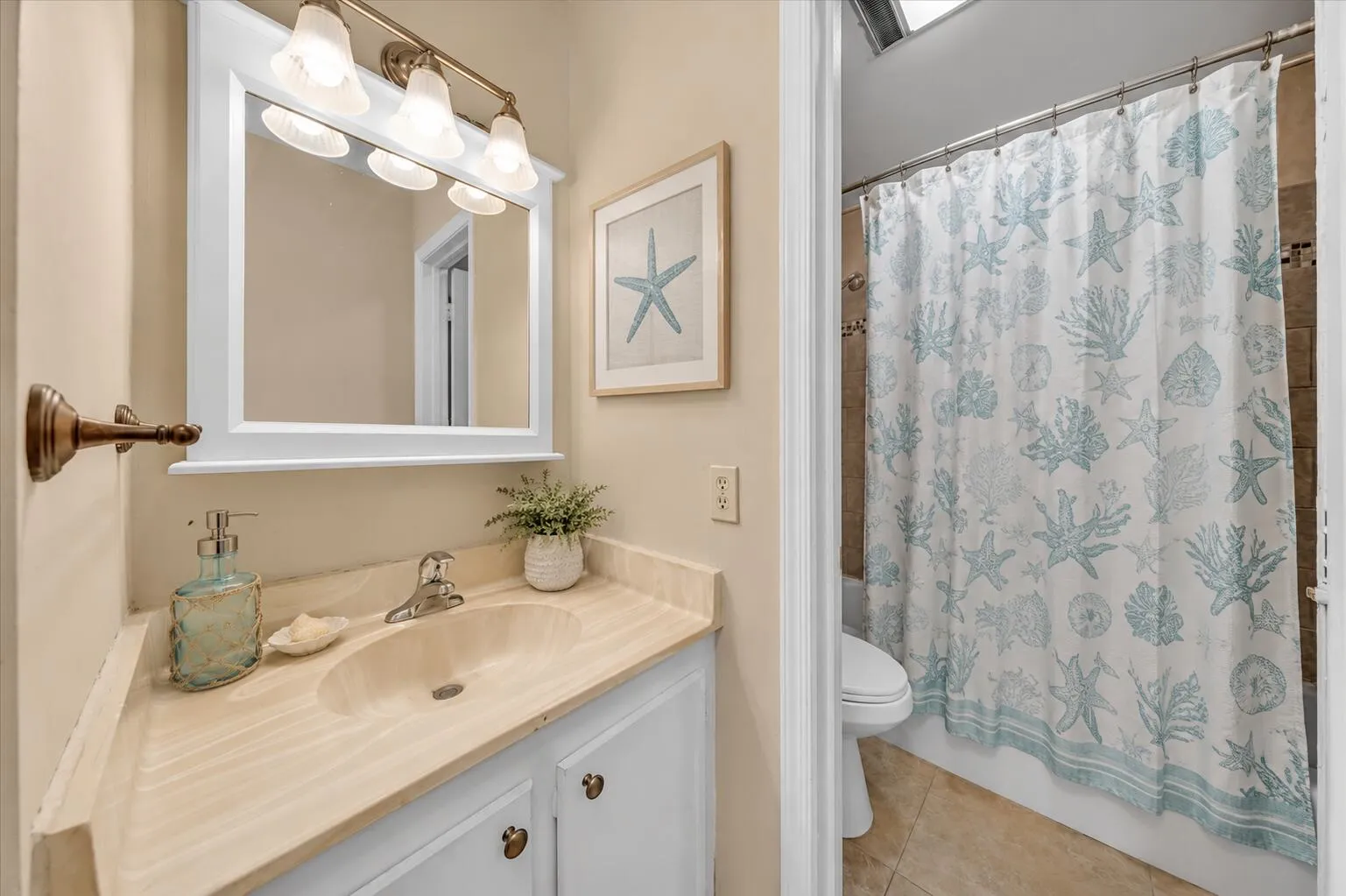Furnished Bathroom - c3303ce9-d6e3-4413-