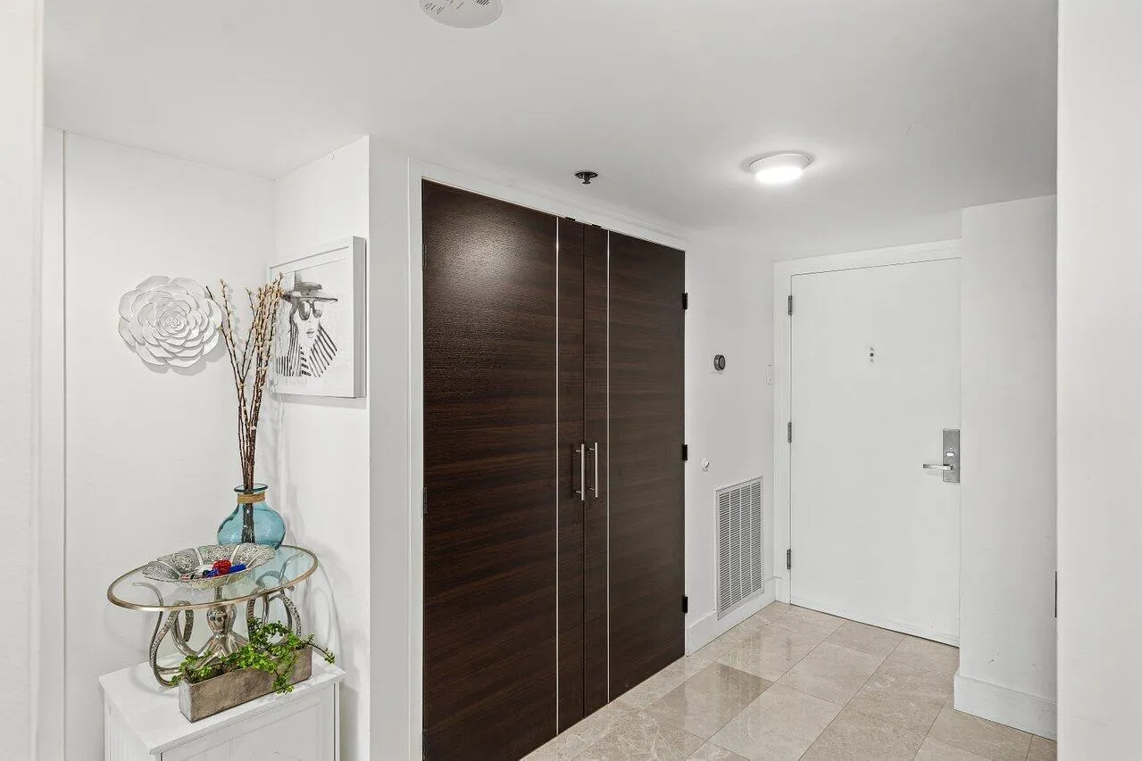 002-901EastCaminoReal-1C-BocaRaton-FL-33