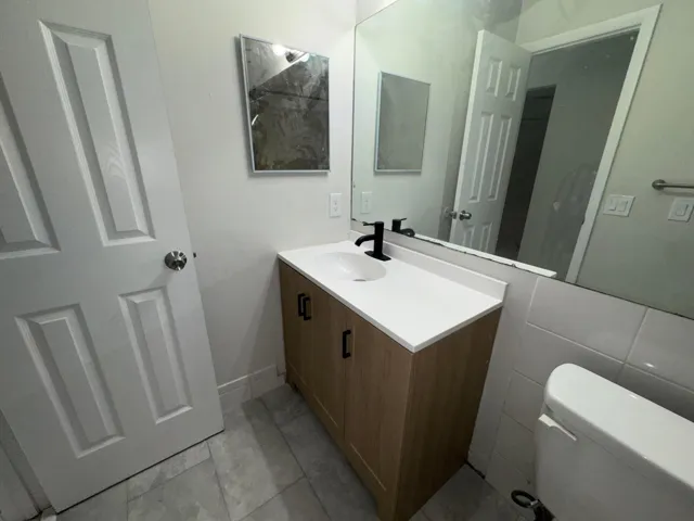 2nd / Guest Bathroom