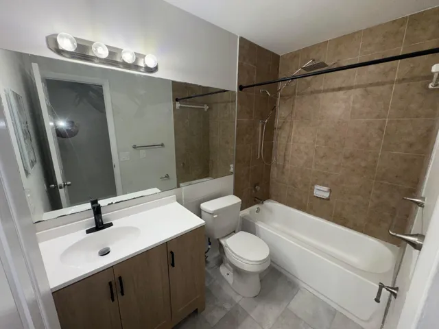 2nd / Guest Bathroom