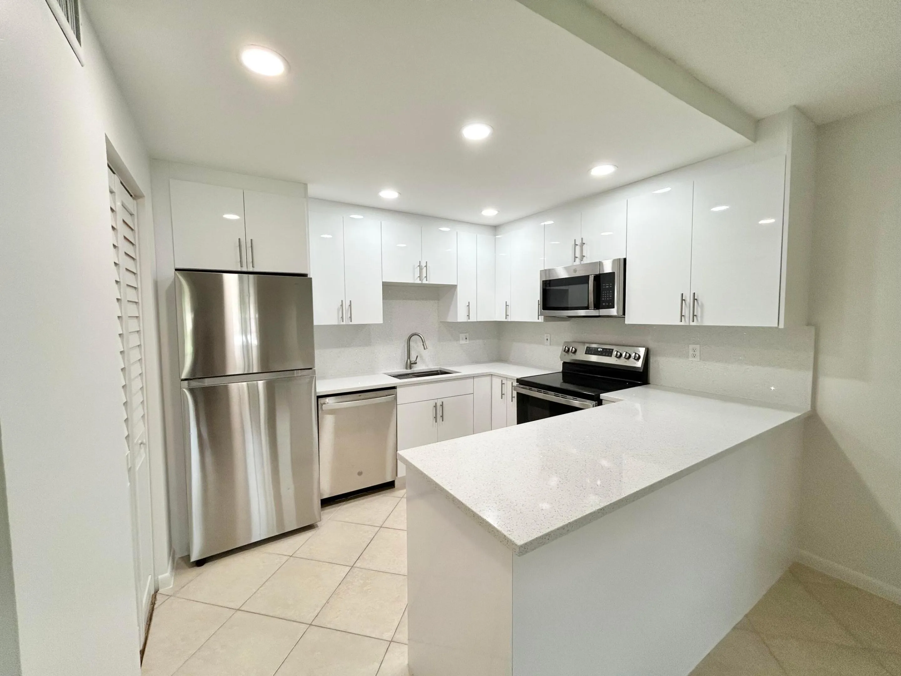QUARTZ COUNTER TOPS
